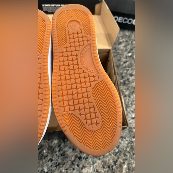 DC Shoes Women’s Striker V White Leather Sneakers Size 6.5 - Picture 9 of 9